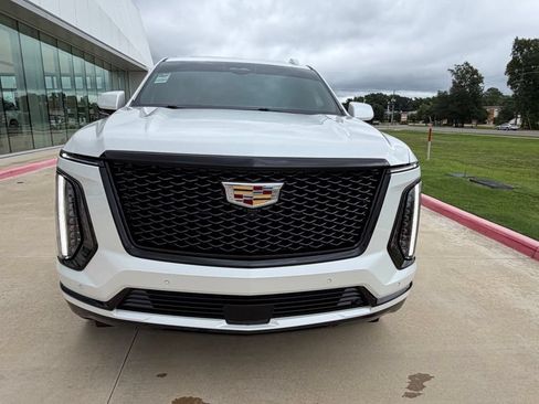 Used 2025 Cadillac Escalade ESV Sport w/ Touring Package AWD/4WD image 8