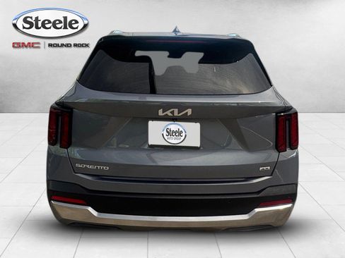 Used 2025 Kia Sorento S AWD/4WD image 4