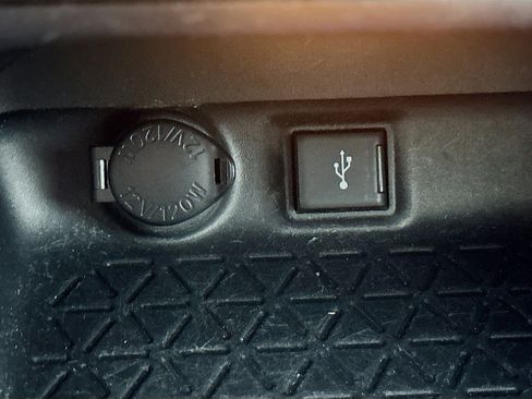 Used 2020 Toyota RAV4 XLE FWD image 26