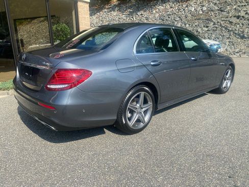 Used 2017 Mercedes-Benz E 300 4MATIC image 2
