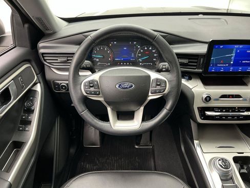 Used 2023 Ford Explorer XLT w/ Equipment Group 202A AWD/4WD image 16
