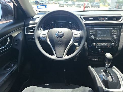 Used 2016 Nissan Rogue S FWD image 11
