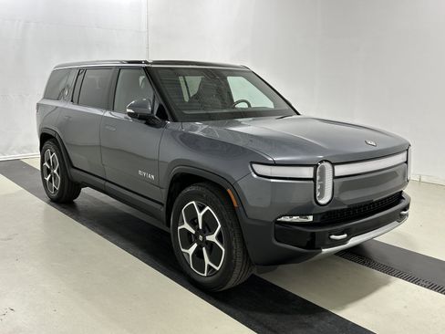 Used 2023 Rivian R1S Adventure image 7