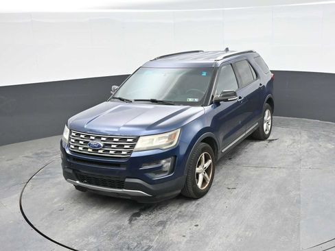 Used 2016 Ford Explorer XLT w/ Equipment Group 202A AWD/4WD image 16