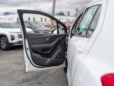 Used 2016 Chevrolet Trax LS image 22