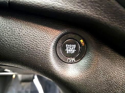 Used 2019 Jeep Cherokee Latitude Plus w/ Cold Weather Group image 15