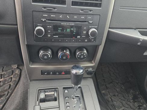 Used 2012 Jeep Liberty Sport image 14