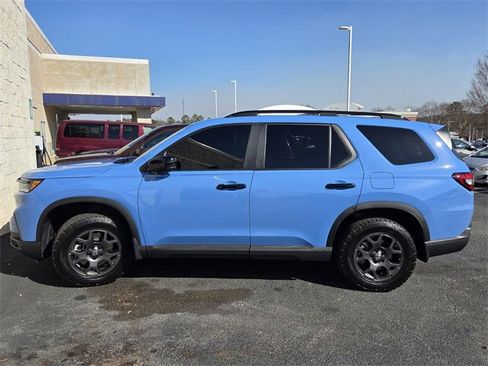 Used 2024 Honda Pilot TrailSport image 4