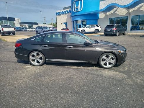 Used 2018 Honda Accord Touring image 6