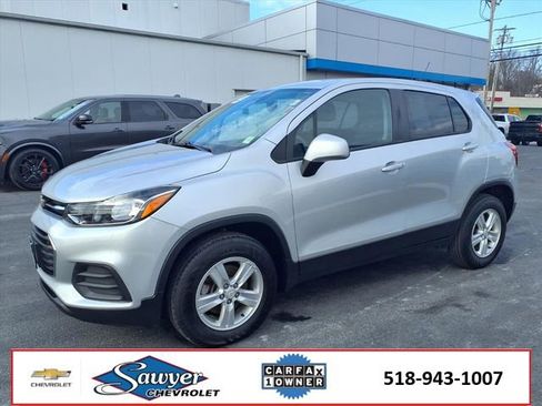 Used 2022 Chevrolet Trax LS w/ Tint and Cruise Package image 4