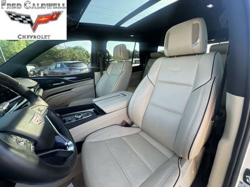 Used 2022 Cadillac Escalade Premium Luxury AWD/4WD image 25