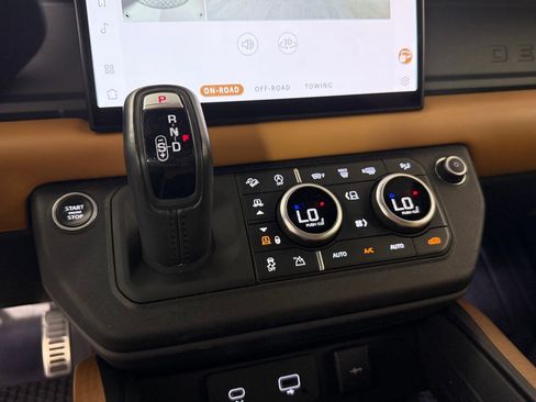 Used 2022 Land Rover Defender 110 X AWD/4WD image 16