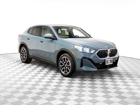 Certified 2025 BMW X2 xDrive28i w/ Premium Package image 7