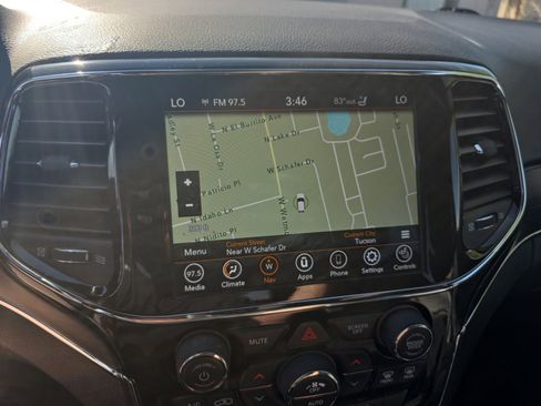 Used 2021 Jeep Grand Cherokee Limited w/ Luxury Group II image 28