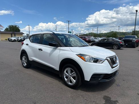 Used 2020 Nissan Kicks S FWD image 3