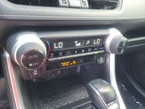 Used 2020 Toyota RAV4 XLE Premium FWD image 20
