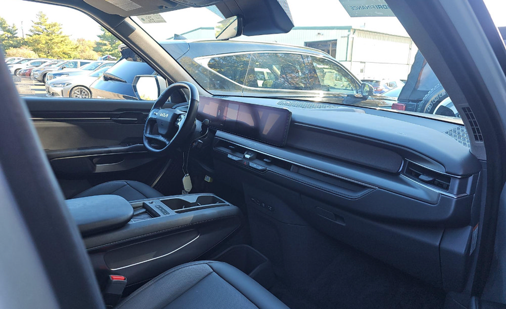 Used 2024 Kia EV9 Light Long Range RWD image 11