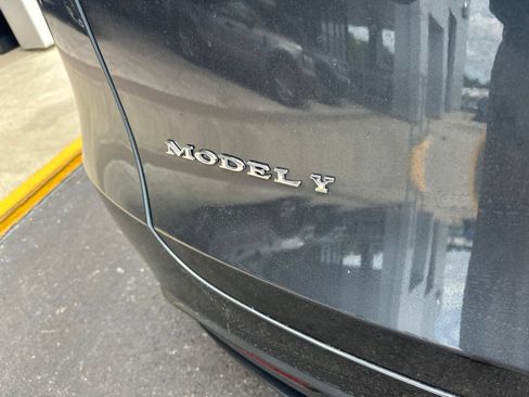 Used 2023 Tesla Model Y Long Range AWD/4WD image 13