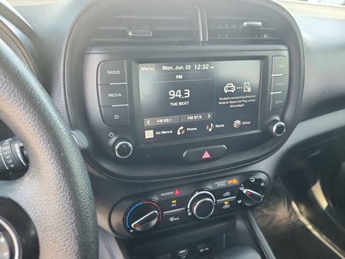 Used 2023 Kia Soul LX w/ Option Group 015 FWD image 22