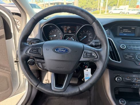 Used 2016 Ford Focus SE w/ Equipment Group 201A FWD image 17