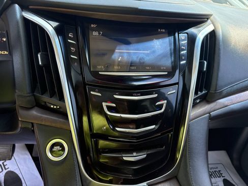 Used 2015 Cadillac Escalade ESV Luxury RWD image 29
