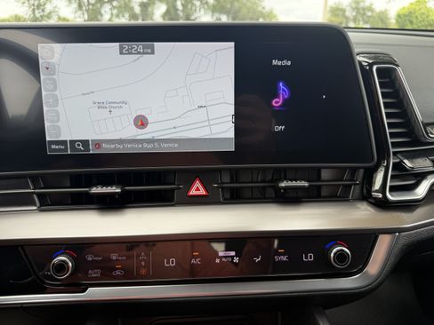 Used 2025 Kia Sportage EX FWD image 19