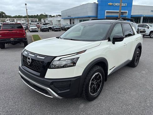 Used 2024 Nissan Pathfinder Rock Creek AWD/4WD image 2