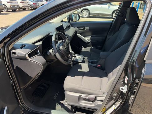 Used 2026 Toyota Corolla Cross LE FWD image 11