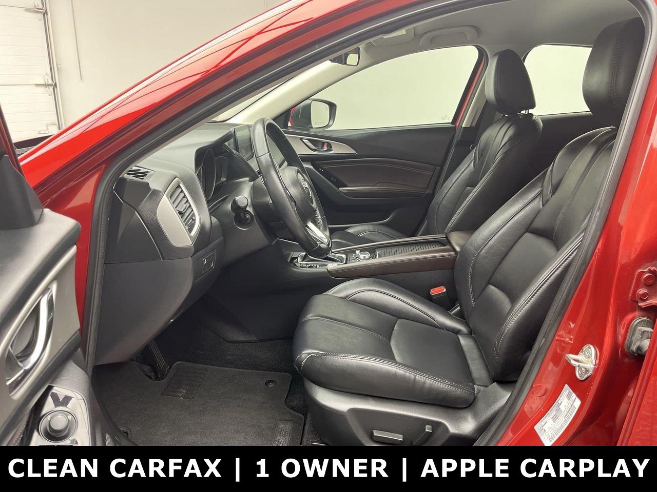Used 2018 MAZDA MAZDA3 Touring FWD image 3