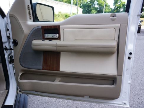 Used 2004 Ford F150 Lariat image 14