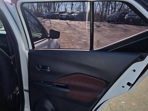 Used 2021 Nissan Kicks SR image 10