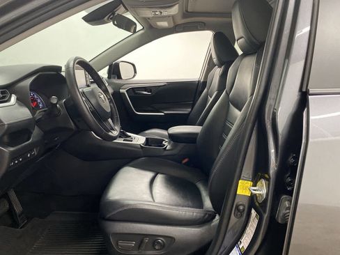 Used 2021 Toyota RAV4 XLE Premium image 15