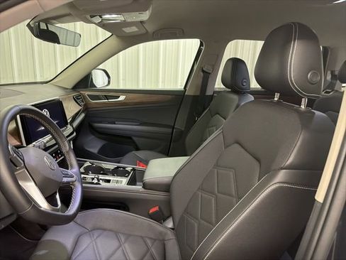 Used 2026 Volkswagen Atlas SE FWD image 11