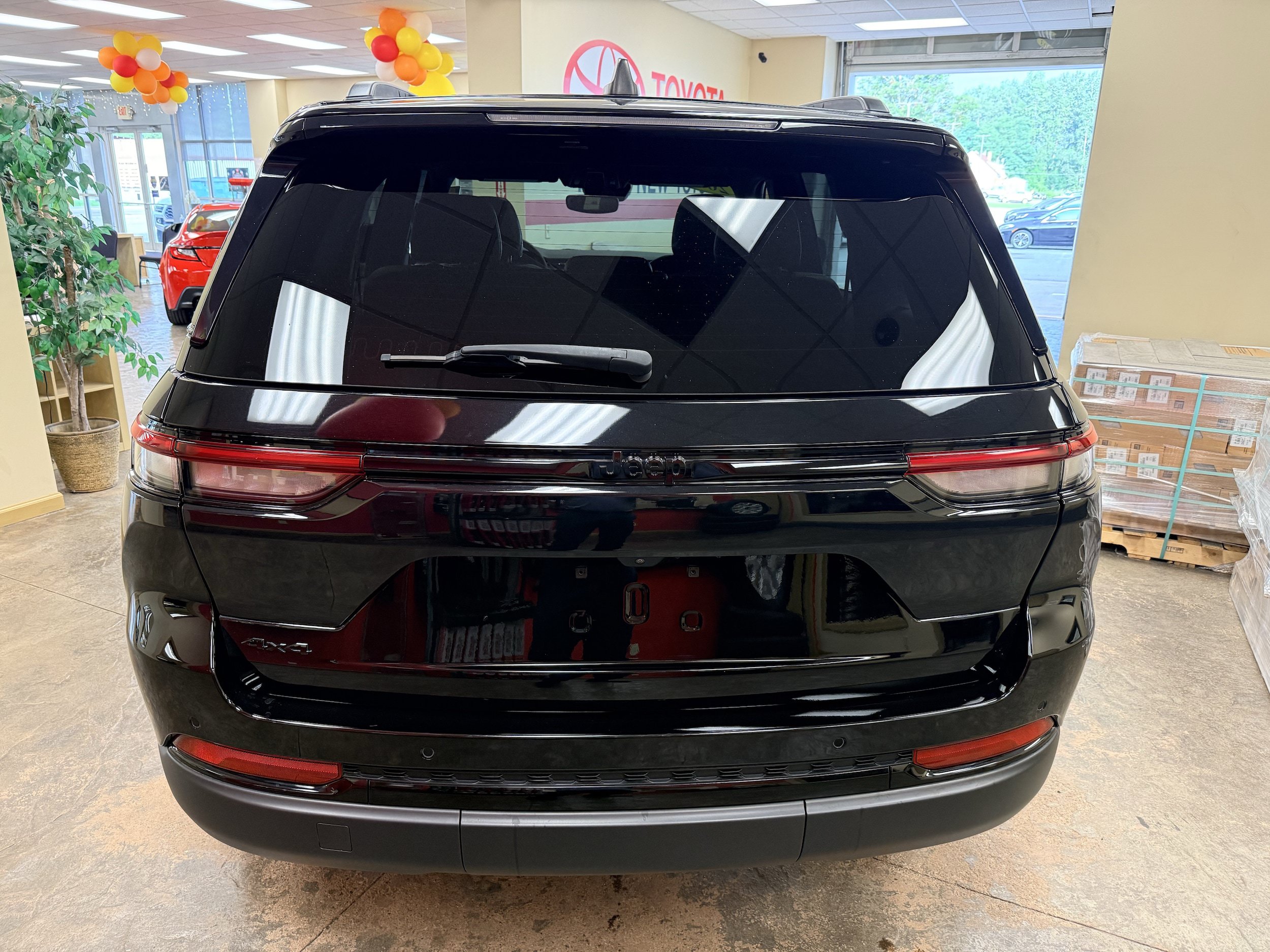 Used 2023 Jeep Grand Cherokee Altitude AWD/4WD image 14