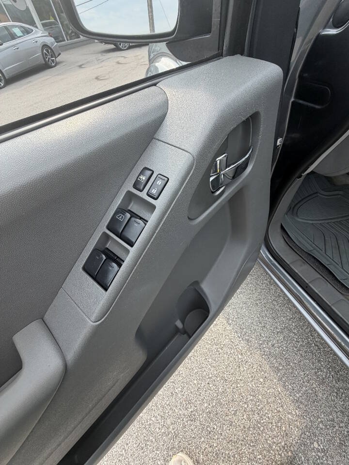 Used 2018 Nissan Frontier SV AWD/4WD image 19