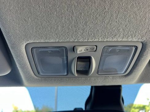 Used 2025 Hyundai Venue SEL FWD image 38