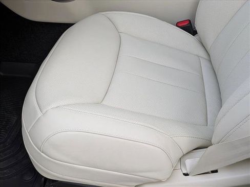 New 2026 Land Rover Range Rover Long Wheelbase SE image 4