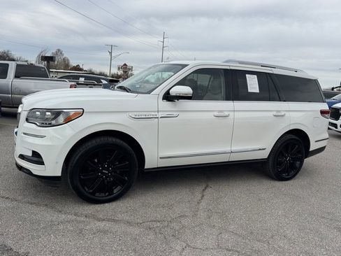 Used 2022 Lincoln Navigator Reserve image 3