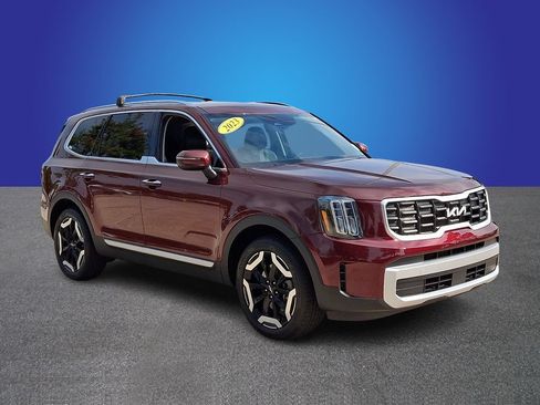 Used 2023 Kia Telluride S FWD image 3