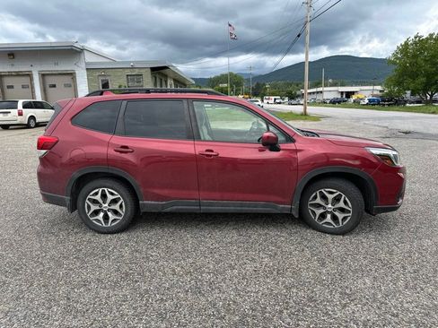 Used 2020 Subaru Forester Premium AWD/4WD image 5