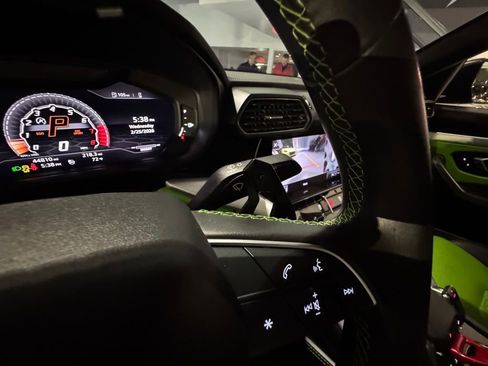 Used 2020 Lamborghini Urus image 54