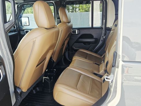 Used 2022 Jeep Gladiator Overland w/ Popular Equipment Package AWD/4WD image 14