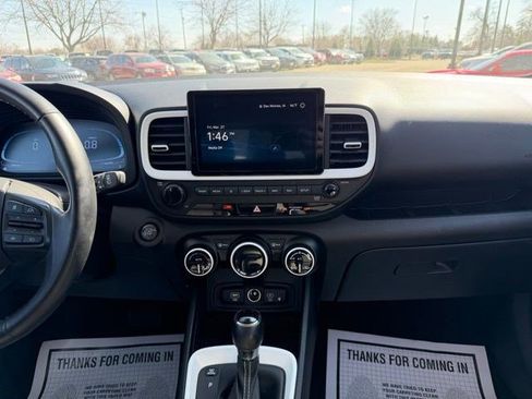 Used 2023 Hyundai Venue Limited image 23