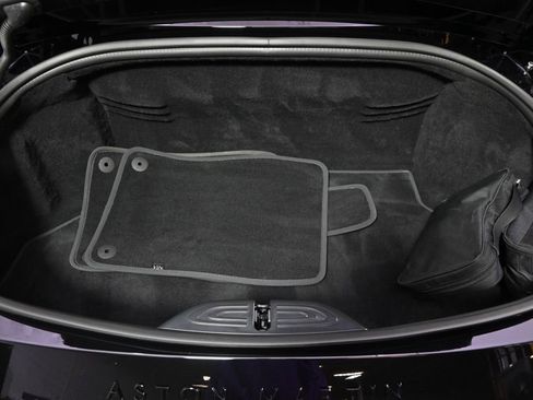 Used 2023 Aston Martin V8 Vantage Roadster image 23