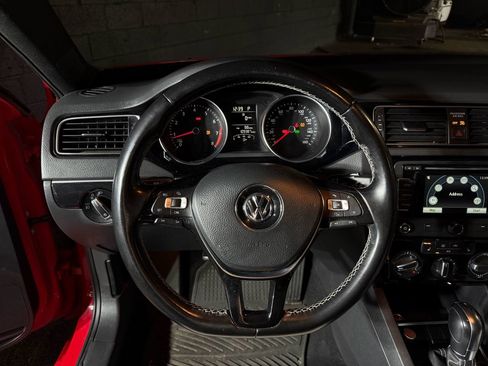 Used 2015 Volkswagen Jetta Sport FWD image 12