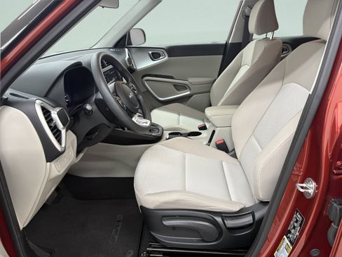Used 2022 Kia Soul LX FWD image 10