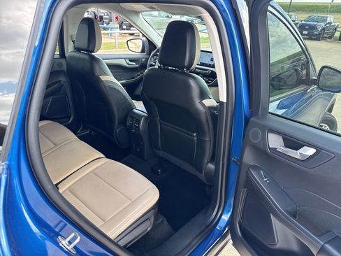 Used 2022 Ford Escape SEL w/ Technology Package FWD image 11