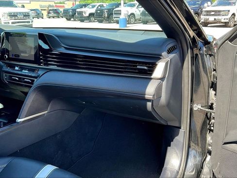 Used 2025 Toyota Camry SE FWD image 15