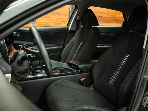 Used 2024 Hyundai Elantra SEL FWD image 9