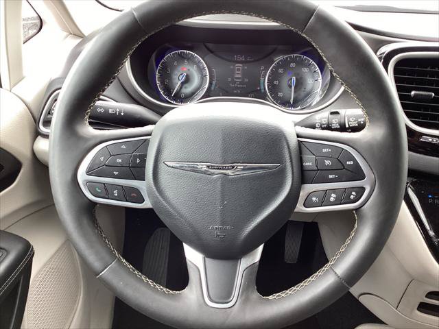 Used 2024 Chrysler Pacifica Touring-L FWD image 24